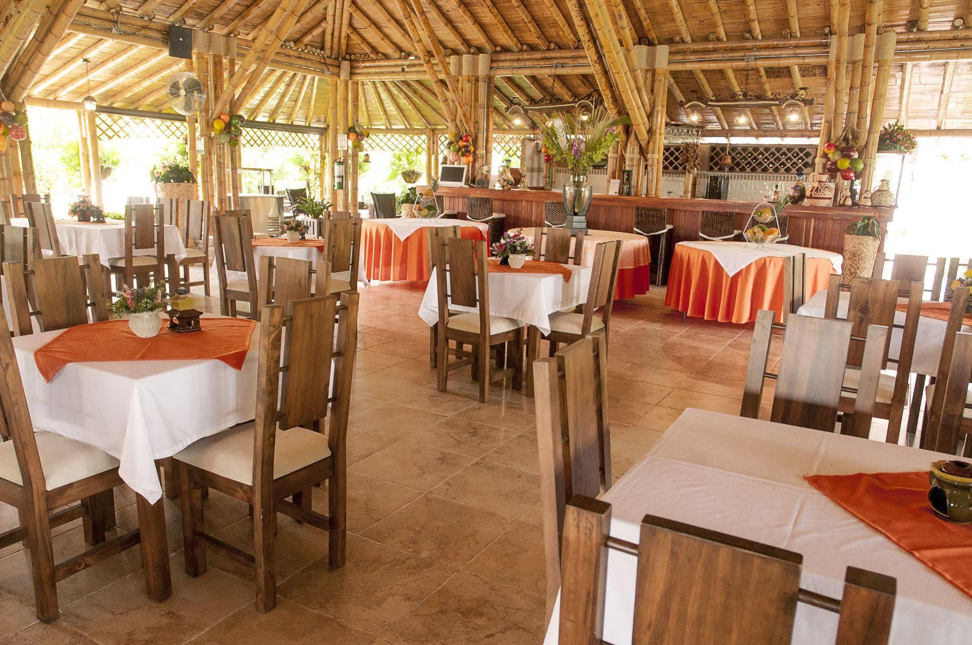 Hotel Campestre Tardes Calenas Yumbo Buitenkant foto