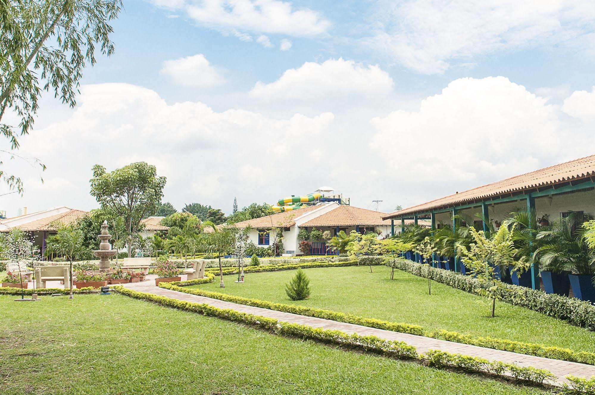 Hotel Campestre Tardes Calenas Yumbo Buitenkant foto
